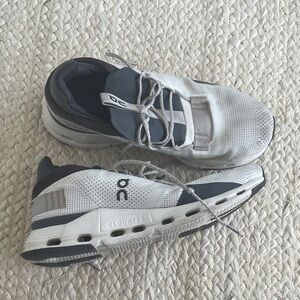 On Running Men's White and Gray Athletic Running Shoes
